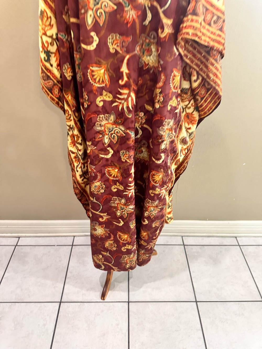 Simply Basic Vintage Boho Paisley V-Neck Kaftan in Burgundy Gold One Size - Picture 14 of 16